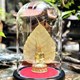 Tác phẩm nghệ thuật, Tượng phật và lá bồ đề mạ vàng