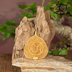 Lá bồ đề mạ vàng lần tràng hạt