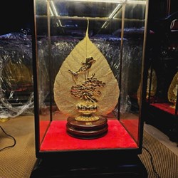 Hoa sen trên lá bồ đề mạ vàng (Size 23x34) cm
