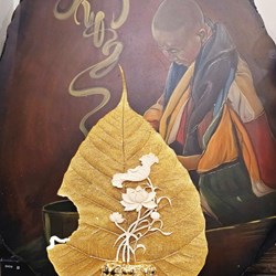 Sen Ngà trên lá Bồ đề mạ vàng (Size 23x34 cm)